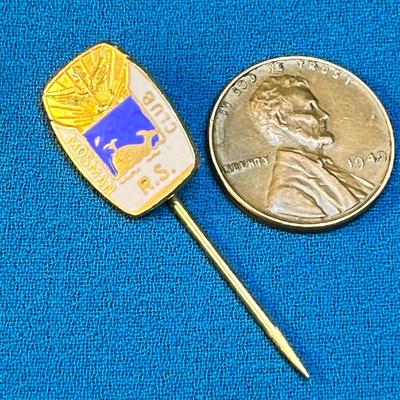 ENAMELED â€œMOSMAN R.S. CLUBâ€ STICK PIN WITH WHALE AND ANCHOR DESIGN