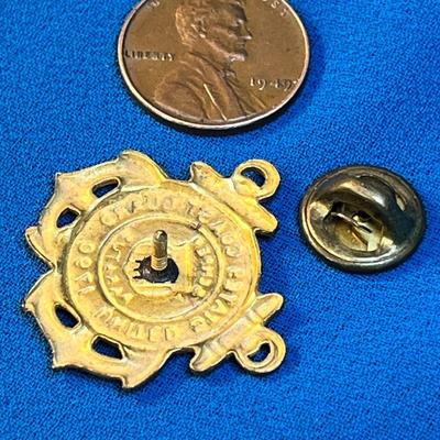 GOLD TONE METAL U.S. COAST GUARD LAPEL PIN