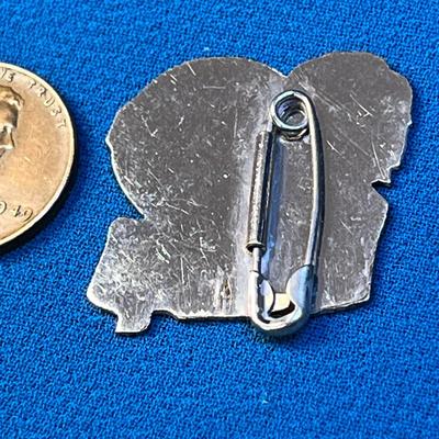 ENAMELED â€œSINGAPORE INTERNATIONAL TOURSâ€ PIN