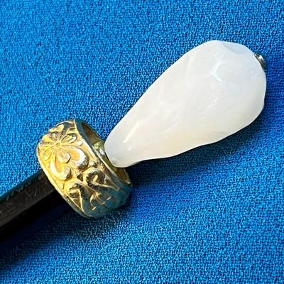 INTERESTING HAIR PIN WITH PEARLY TIP AND FANCY EMBOSSED GOLD TONE BAND