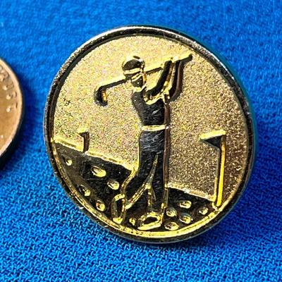 GOLD TONE EMBOSSED GOLFER LAPEL PIN