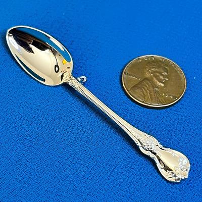 FANCY SHINY SILVER TONE SPOON PIN
