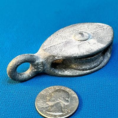 VINTAGE SMALL METAL PULLEY