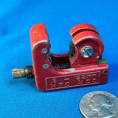 HANDY SMALL PIPE CUTTER FOR COPPER PIPES, CUTS FROM 1/8â€ TO 7/8â€ SIZES