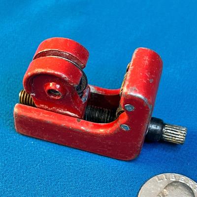 HANDY SMALL PIPE CUTTER FOR COPPER PIPES, CUTS FROM 1/8â€ TO 7/8â€ SIZES