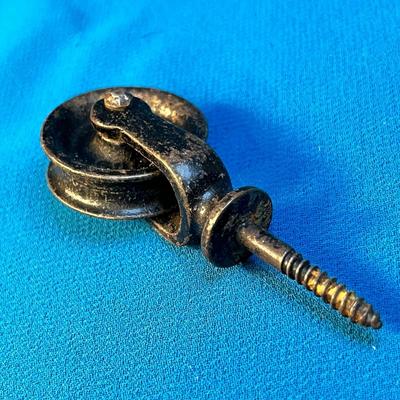 ANTIQUE IRON SCREW-IN CLOTHES LINE PULLEY