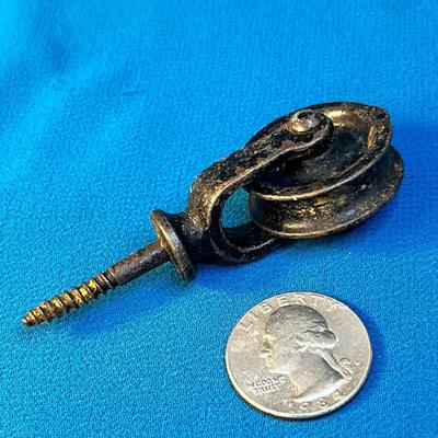 ANTIQUE IRON SCREW-IN CLOTHES LINE PULLEY