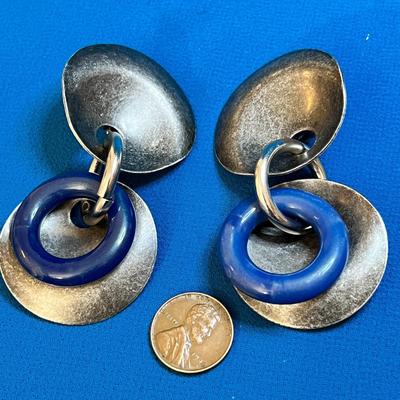 KATE HINES METAL AND FAUX BLUE STONE RING EARRINGS