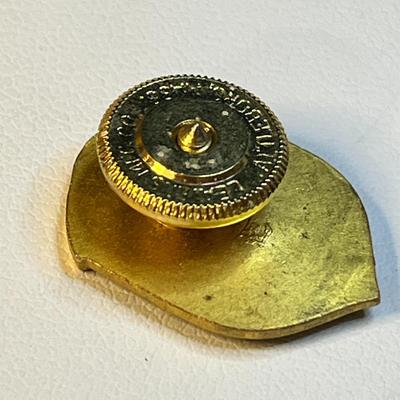 GOLD TONE ENAMELED NATIONAL SAFETY COUNCIL 7 YEAR SAFE DRIVER AWARD PIN