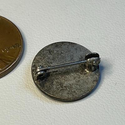ENAMELED SILVER TONE NSPA (NATIONAL SCHOLASTIC PRESS ASSOCIATION) JOURNEYMAN PIN
