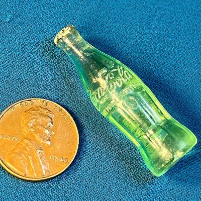 LITTLE PLASTIC GREEN COCA-COLA BOTTLE 