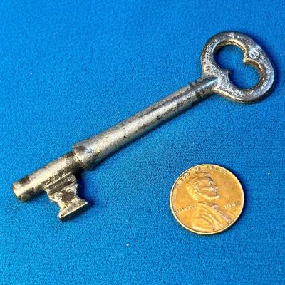 VINTAGE 3â€ SILVER TONE METAL SKELETON KEY