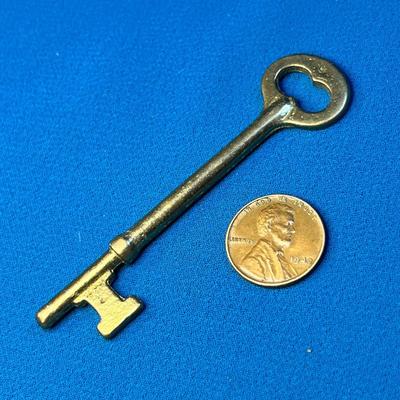 VINTAGE GOLD TONE METAL 3â€ SKELETON KEY