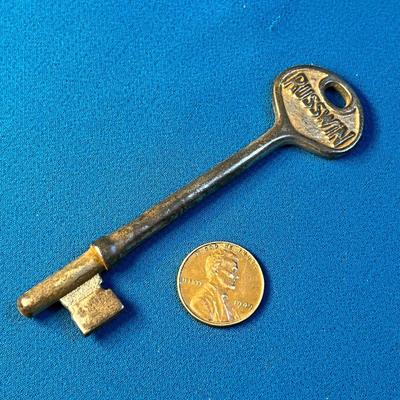 VINTAGE 3-1/2â€ â€œRUSSWINâ€ SKELETON KEY