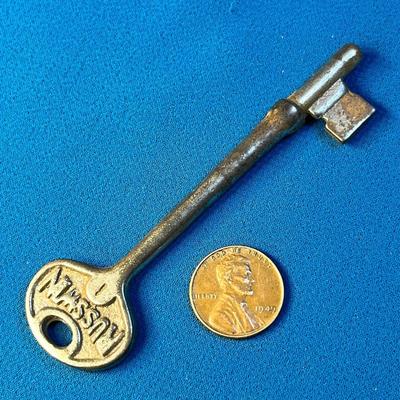 VINTAGE 3-1/2â€ â€œRUSSWINâ€ SKELETON KEY