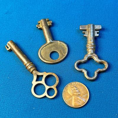 ASSORTED ANTIQUE FUNKY STYLE SKELETON KEYS x 3