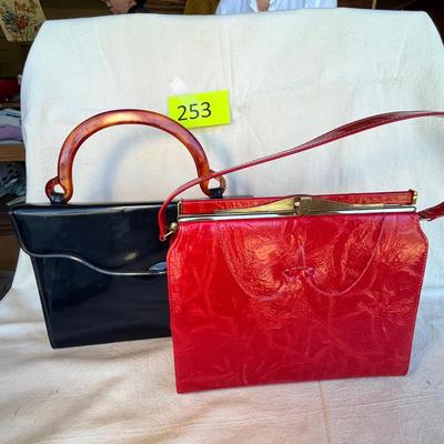 2 Great vintage purses