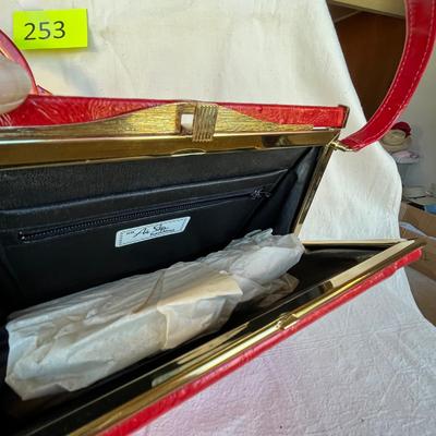 2 Great vintage purses