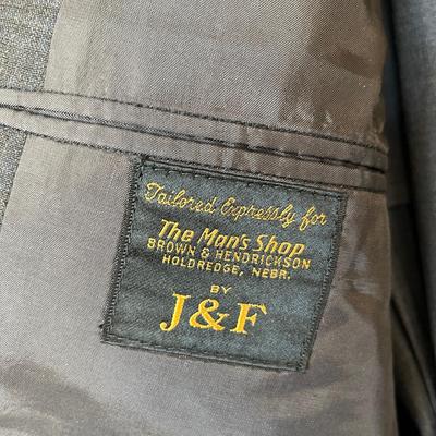 Gray Men's Suit, standard cut