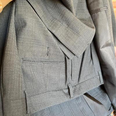 Gray Men's Suit, standard cut