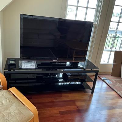 AB1361 COMPLETE 46" Sharp Aquos TV, DVD, VHS, Player and Black Glass Stand