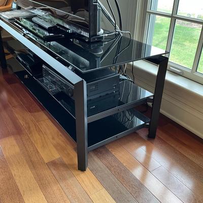 AB1361 COMPLETE 46" Sharp Aquos TV, DVD, VHS, Player and Black Glass Stand