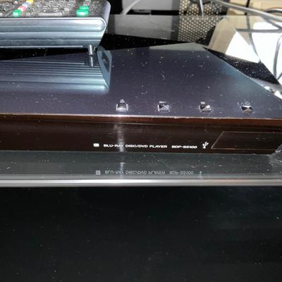 AB1361 COMPLETE 46" Sharp Aquos TV, DVD, VHS, Player and Black Glass Stand