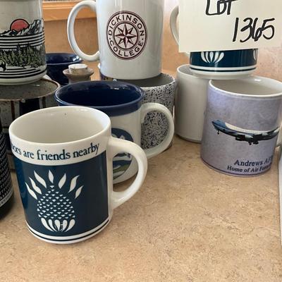 AB1365 Lot of Vintage Coffee Mugs and Two Brookstone Mug Warmers