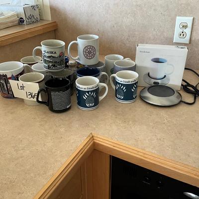 AB1365 Lot of Vintage Coffee Mugs and Two Brookstone Mug Warmers