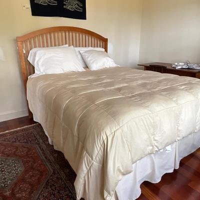 AB1379 Cherry Queen Slat back Headboard with Comforter and Matching Sheets
