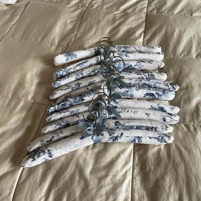 AB1381 Set of 10 Blue and White Upholstered Padded Hangers
