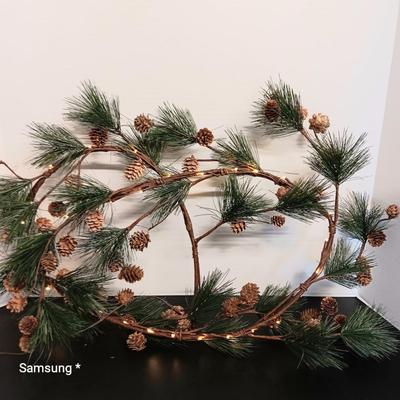 Christmas Pine Cone Garland With Lights