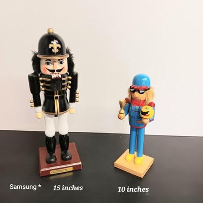2 Artificial Toys