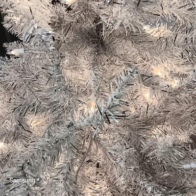 Vickerman 5 foot Sparkle White Spruce Tree