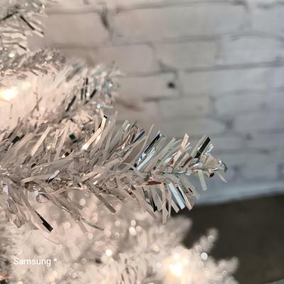 Vickerman 5 foot Sparkle White Spruce Tree