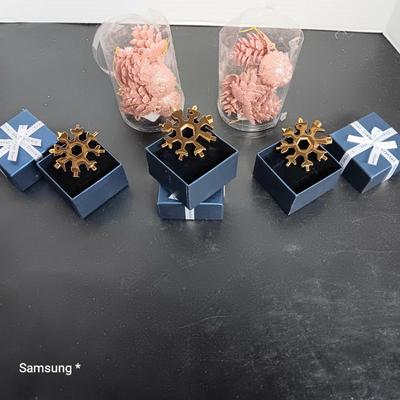 Pine Cones & 3 Snowflake  ornaments