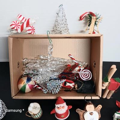 Christmas Ornaments & Santa Claus is coming to town  Bow