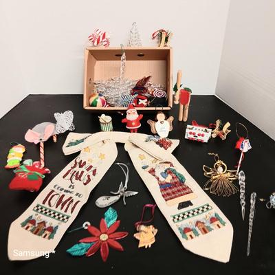 Christmas Ornaments & Santa Claus is coming to town  Bow