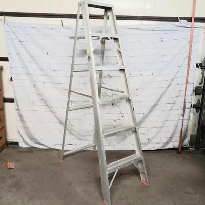 Aluminum Step Ladder