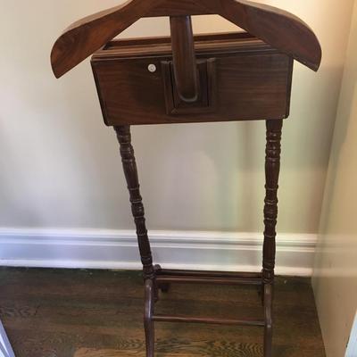 Wood gentleman's valet