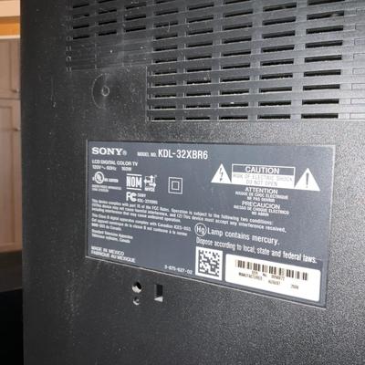 K1429 SONY 32" LCD Color TV with Roku Stick