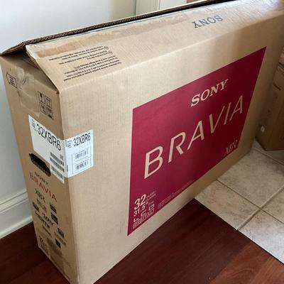 K1429 SONY 32" LCD Color TV with Roku Stick