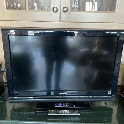 K1429 SONY 32" LCD Color TV with Roku Stick
