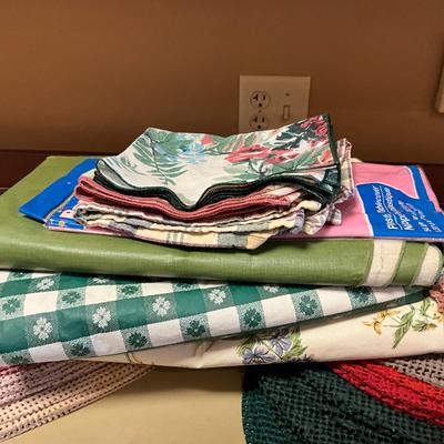 MDR1445 Large lot of Vintage Wax Tablecloths with Rubber Placemats for Outdoor Dining