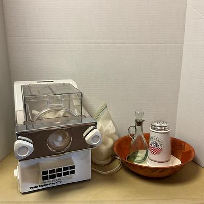 MDR1451 CTC Pasta Express Pasta Machine with Accessories