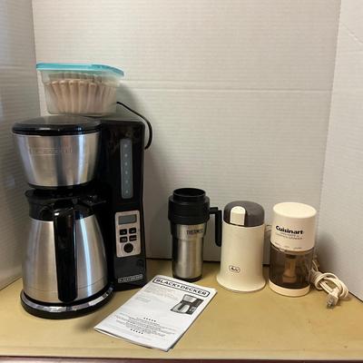 MDR1456 Black and Decker Coffee Pot with Thermos Mug and Two Grinders