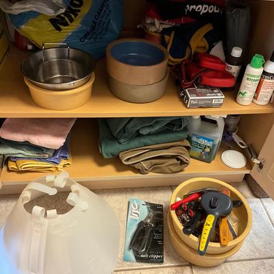 MDR1460 Large Lot of Dog Supplies, Bowls, Leashes, Dog Bed Covers and More