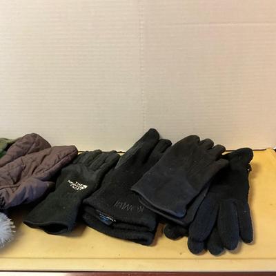 MDR1465 Large lot of Unisex Gloves and North Face Hats