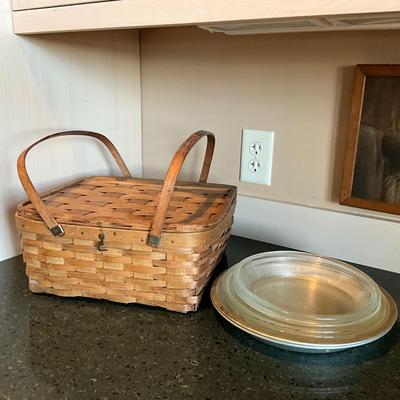 MDR1470 Vintage Pie Basket with Pyrex Plates