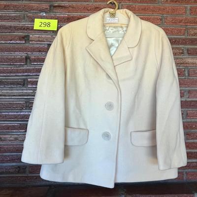 Woman's short coat/ Blazer